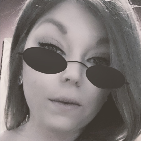 Meet your Posher, Kimberly - Picture 1 of 2